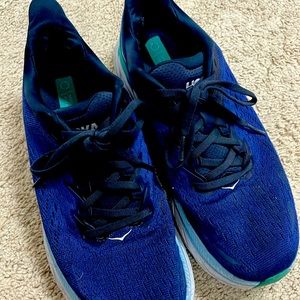 Women Clifton 8, size 9.5